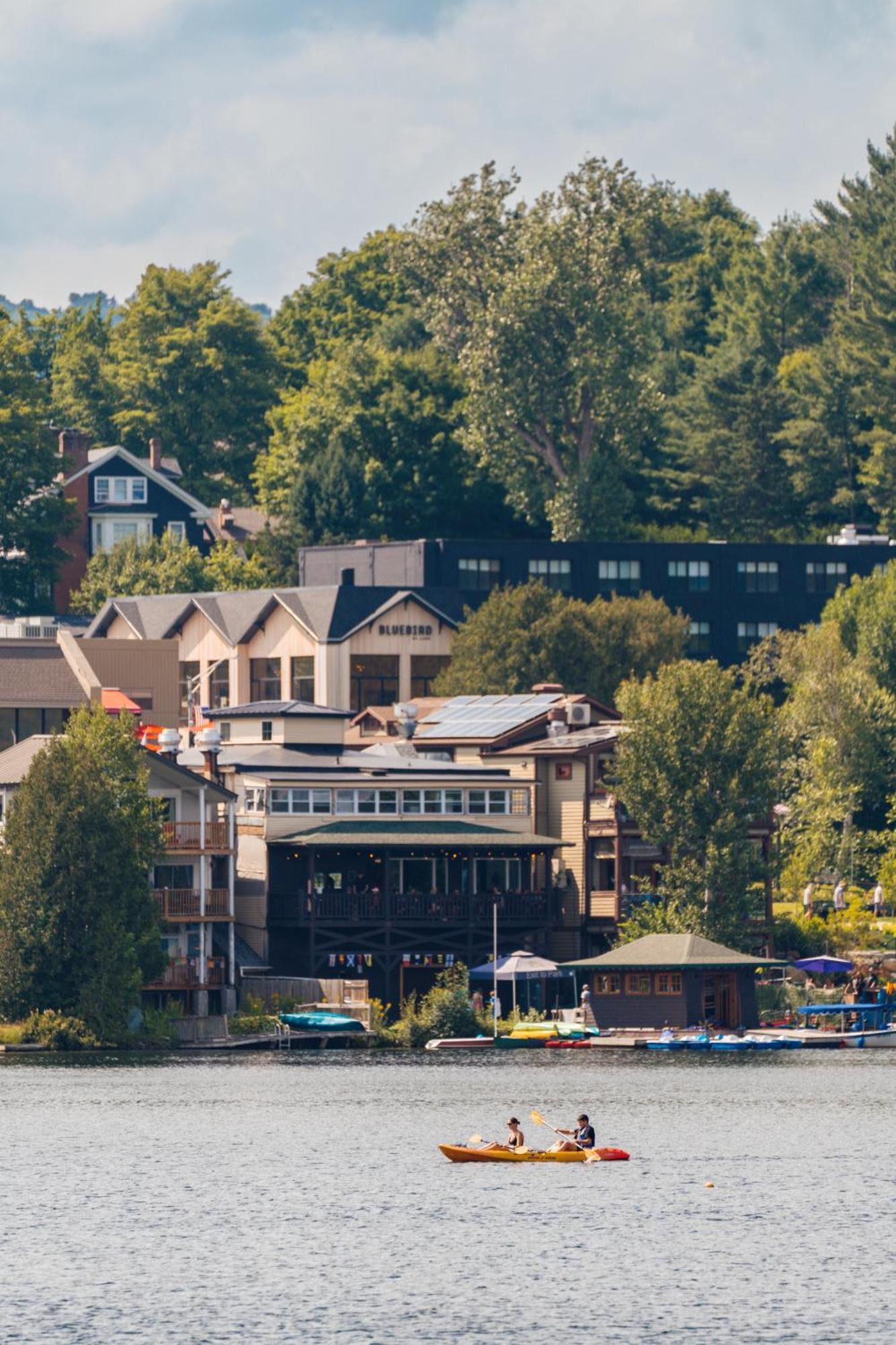 Bluebird Lake Placid Hotel Buitenkant foto